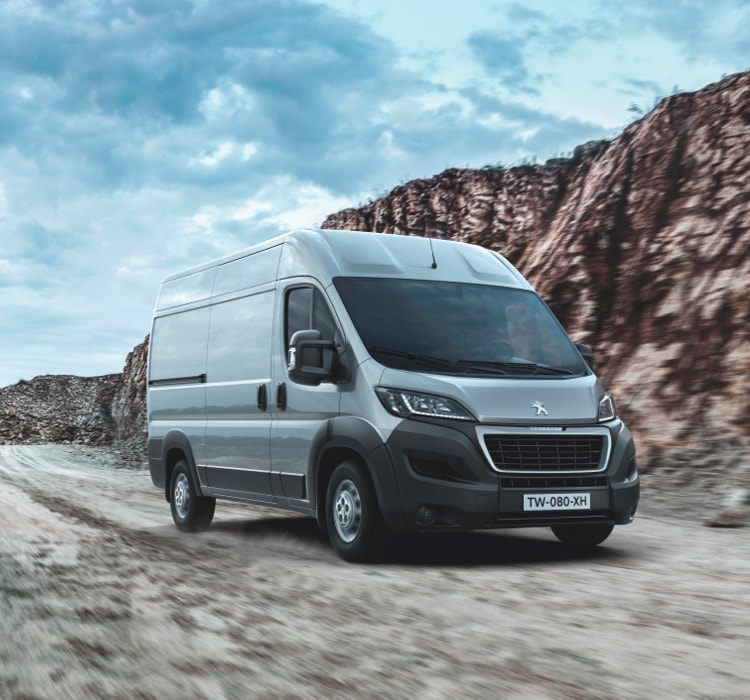 PEUGEOT e-Boxer & Boxer : le fourgon professionnel électrique ou thermique